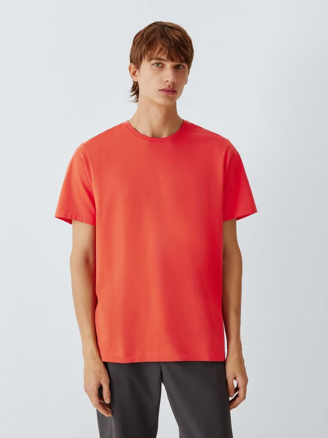 Red T-shirt basic